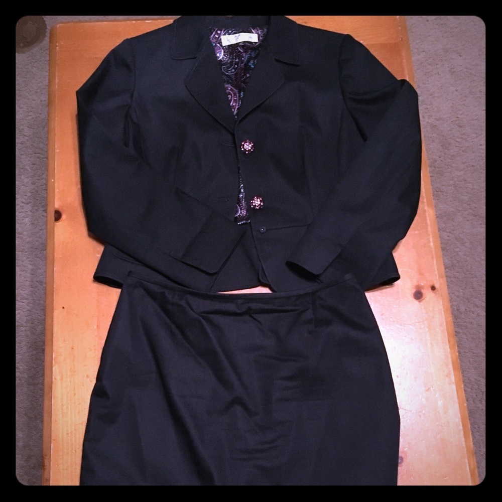 Tahari skirt suit, drk blue, purple printed lining